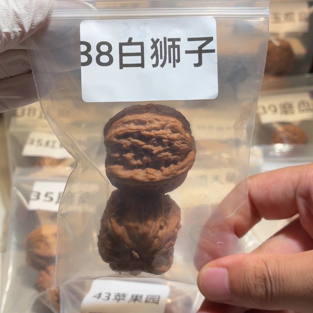 文玩核桃把件38白狮子