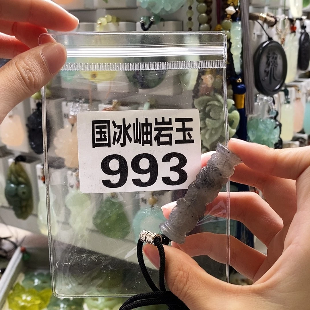 W***.蛇纹石玉未镶嵌颈饰