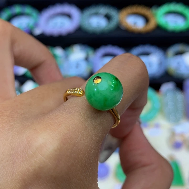 翡翠18K金镶嵌颈饰翡翠