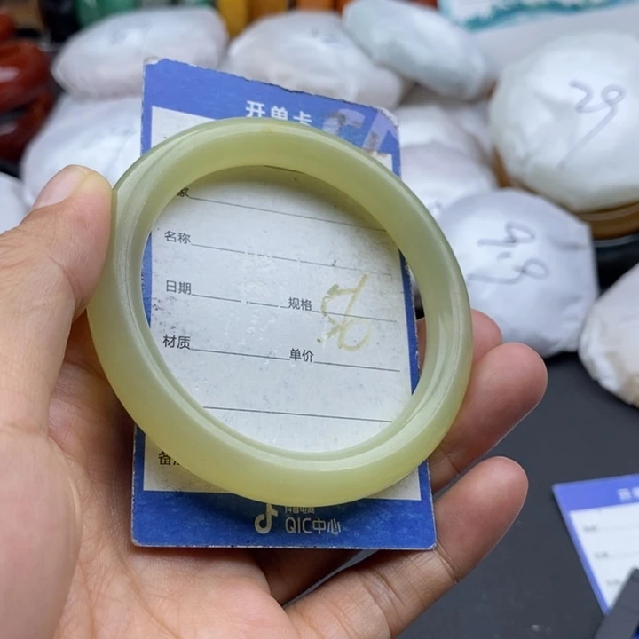 石英质玉未镶嵌手镯