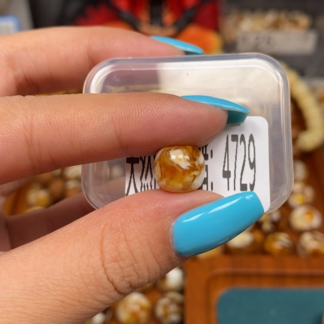 蜜蜡未镶嵌珠宝奇石4729