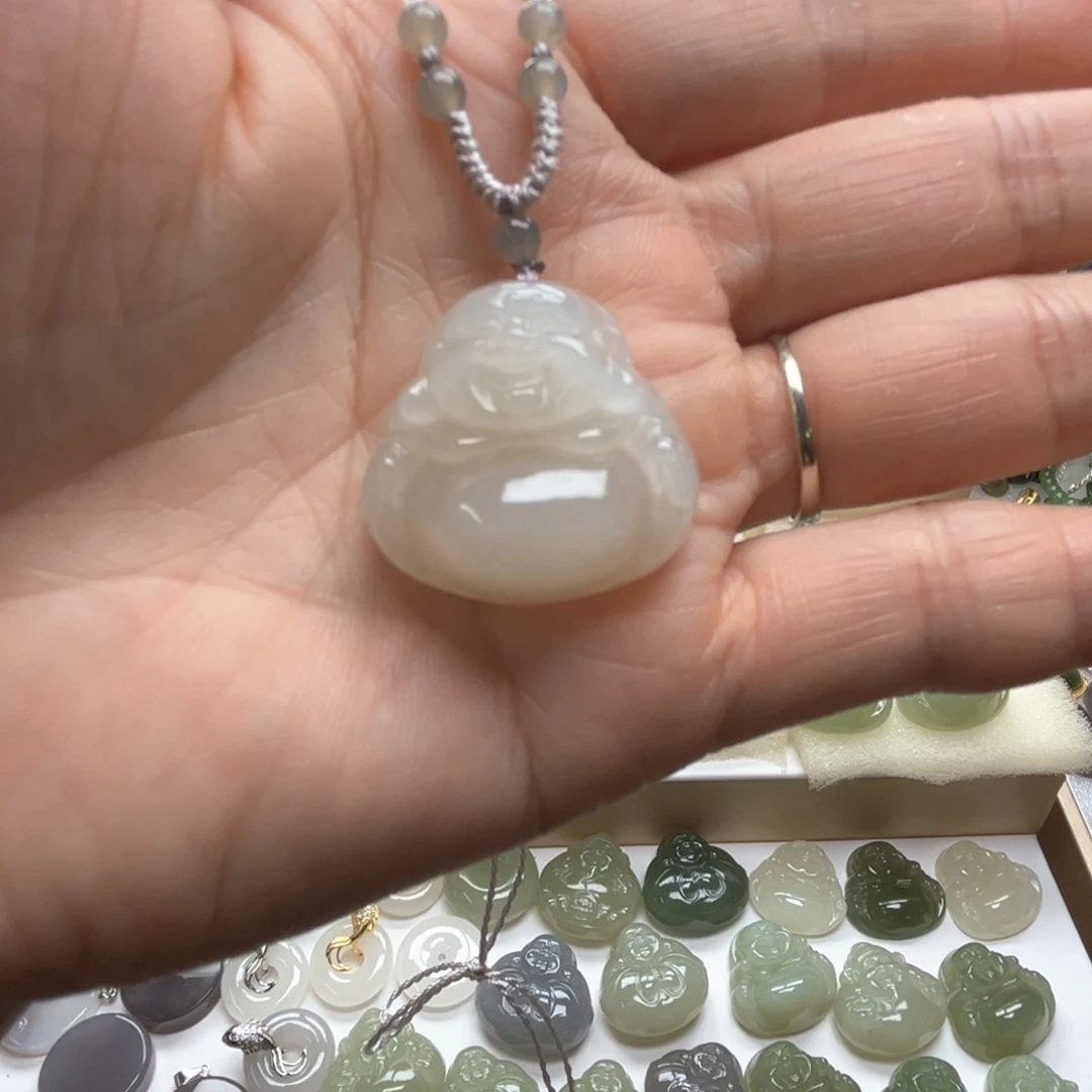 和田玉未镶嵌颈饰啊*?