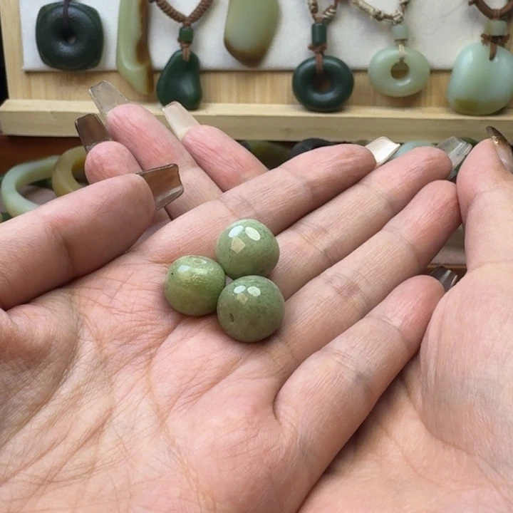 和田玉（糖玉）未镶嵌颈饰