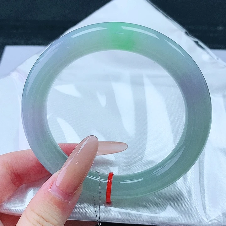 翡翠手镯未镶嵌56圈