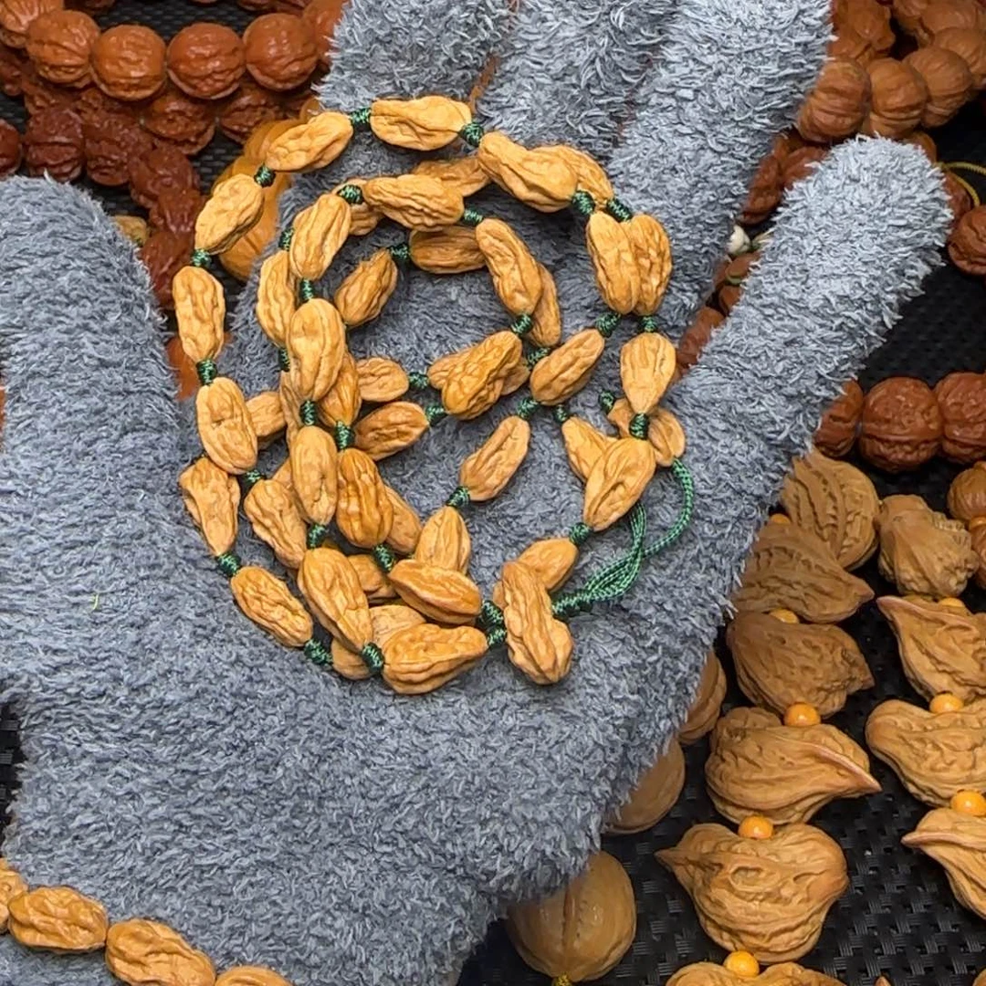 来****吊坠文玩核桃脖挂49颗