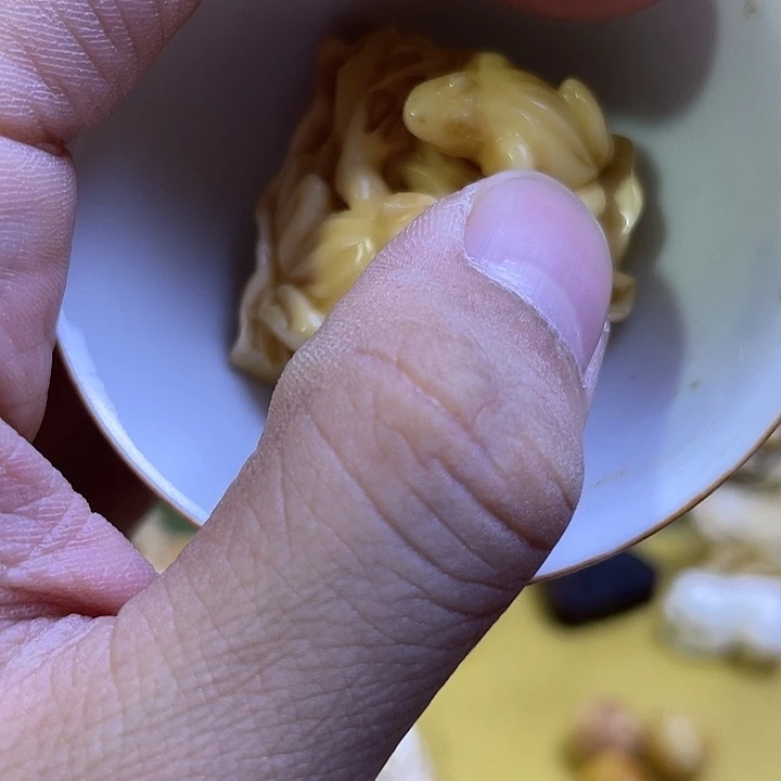 小***一瓷片精致雕刻工艺精湛