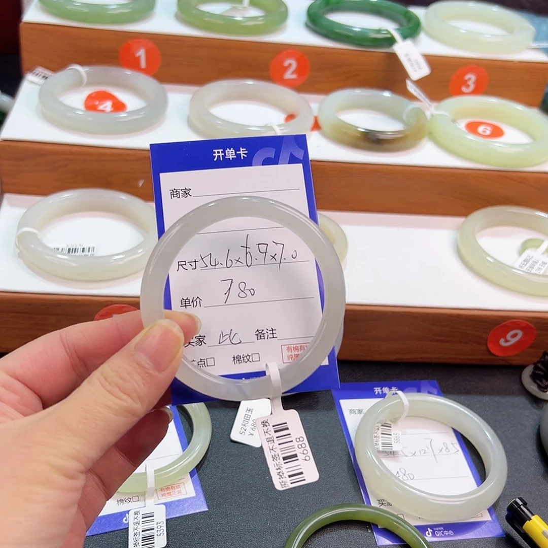 未镶嵌手镯和田玉此***_