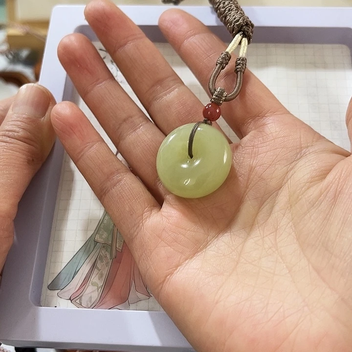 知***热和田玉未镶嵌颈饰