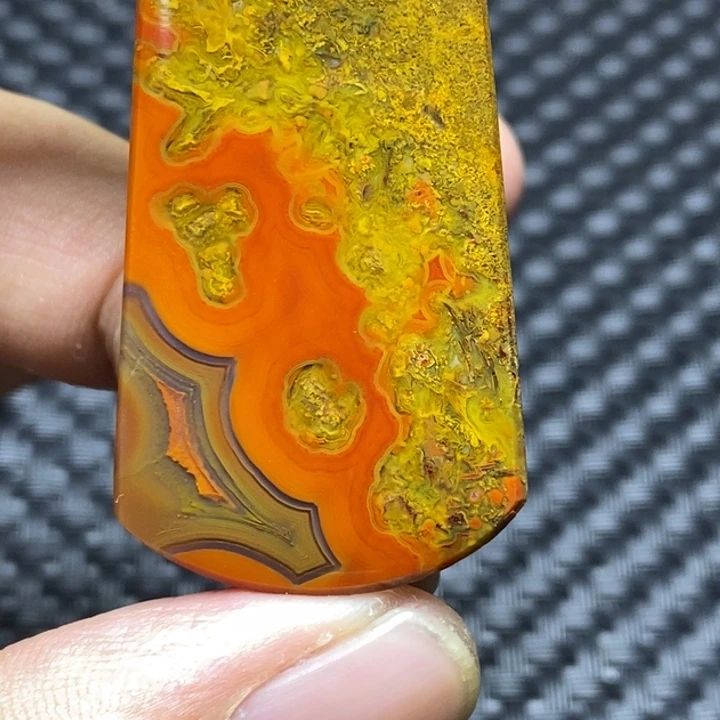 玛瑙/玉髓颈饰未镶嵌给****呐