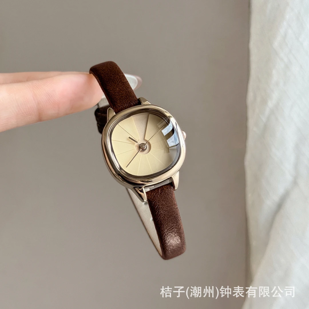 女精致小巧小方糖皮带石英表极简风高级感新款