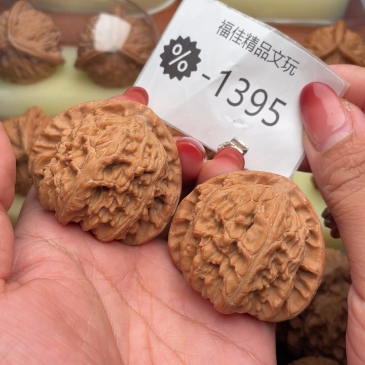 文玩核桃吊坠46毕业三角白