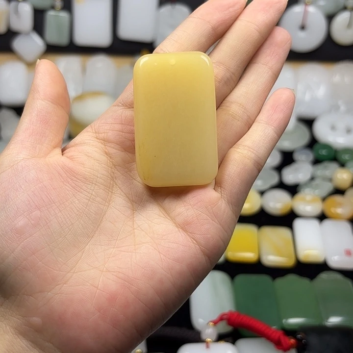 石英质玉未镶嵌颈饰
