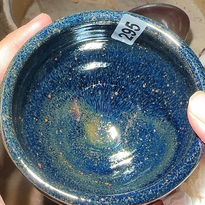 茶盏只有一天是真的开心快乐过