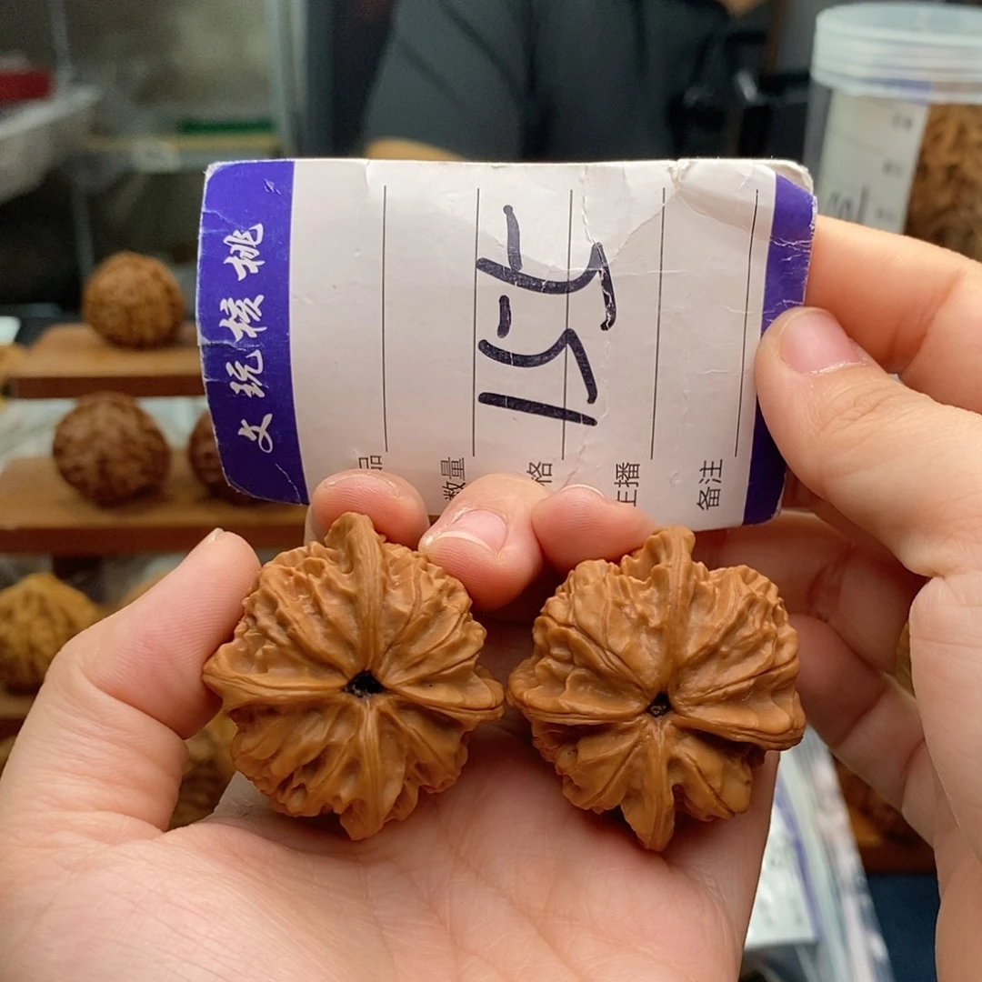 文玩核桃把件40四棱