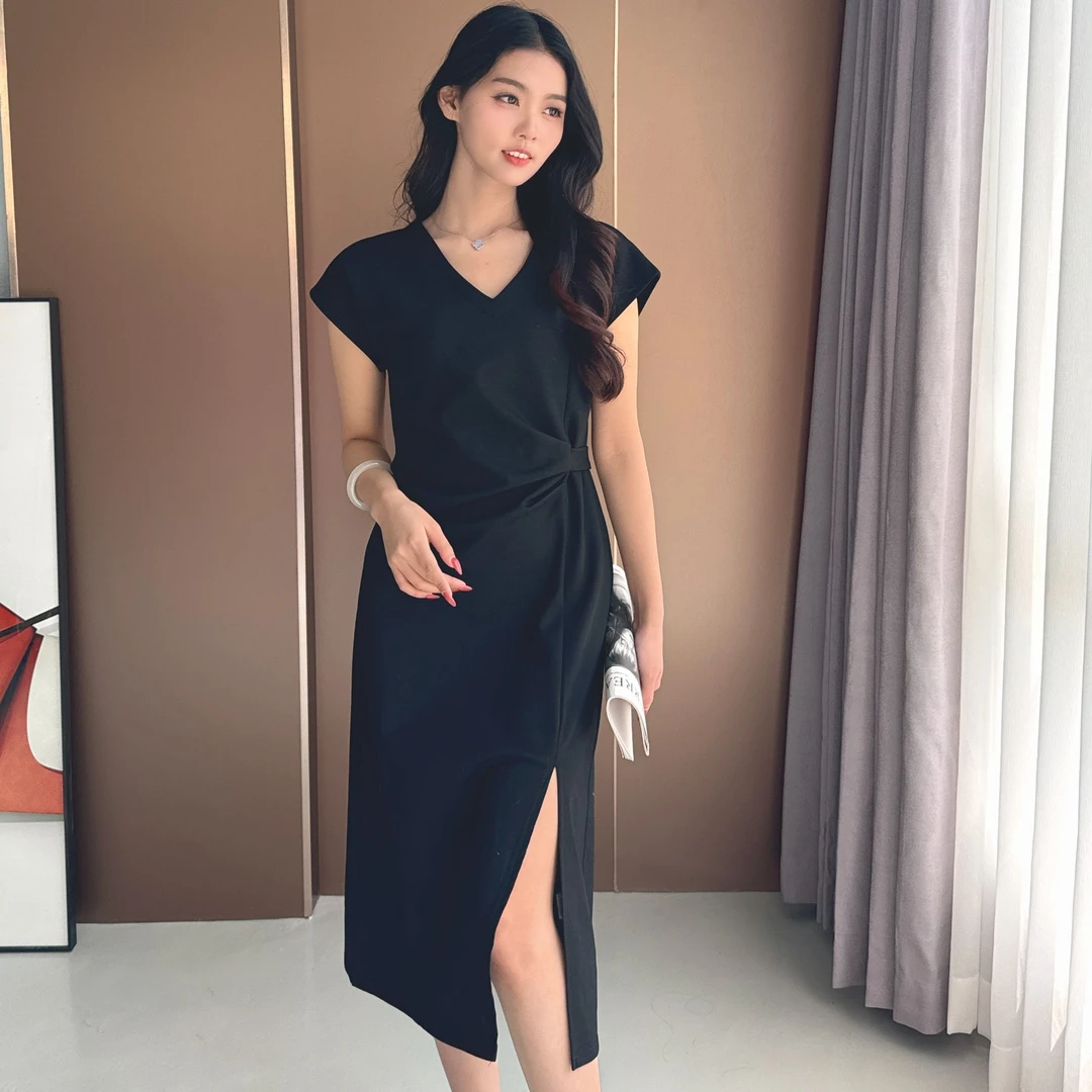 法式连衣裙女黑色休闲V领2025新款夏高腰显瘦针织开叉A字裙中长款