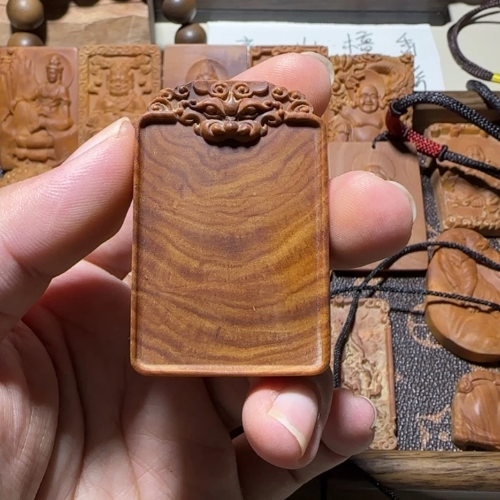 奇***宅檀香木老山檀香461雕刻祥云无事牌奶香