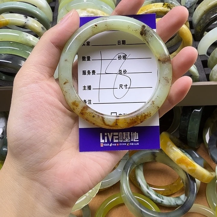 ໑****蛇纹石玉未镶嵌手镯