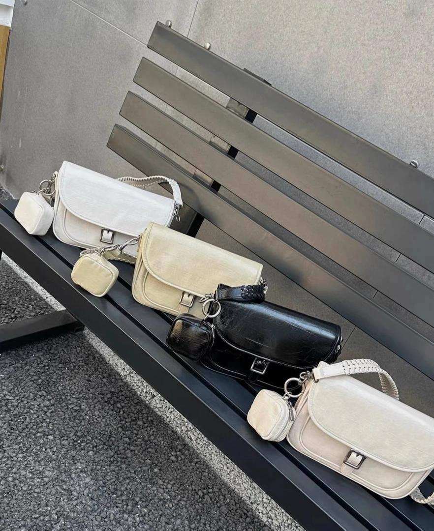 【梓俊箱包】3785扣式纯色单肩包女款女士韩版包盖耐脏通勤风经典