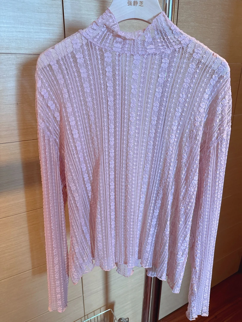 【张静芝】粉色刺绣花朵高领蕾丝衫