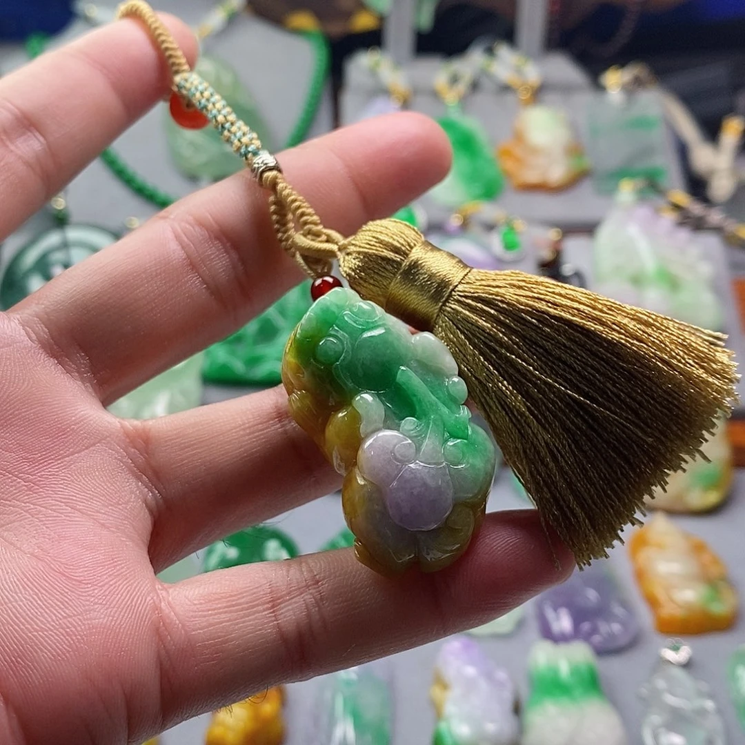 翡翠未镶嵌吊坠(赠链)