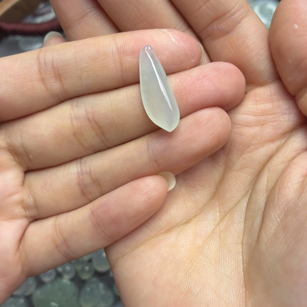 翡翠未镶嵌颈饰白冰瓜