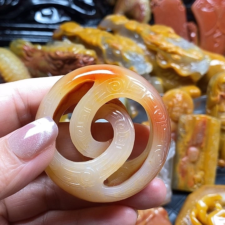 石英质玉（黄龙玉）合金颈饰
