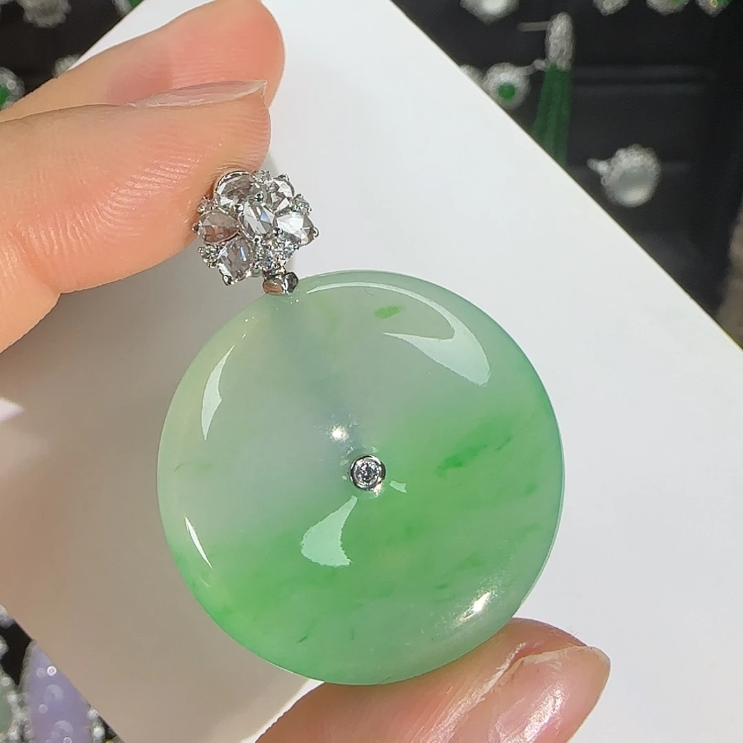 翡翠18K金镶嵌颈饰天然翡翠