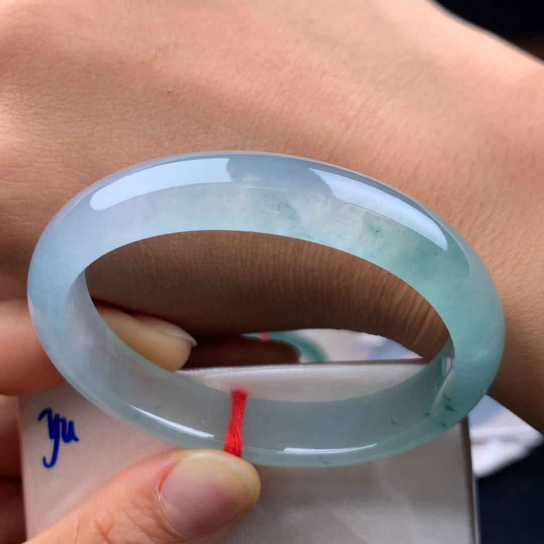 翡翠未镶嵌手镯全条冰透起光