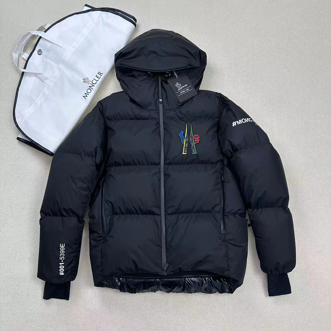 未使用 MONCLER 彩标logo滑雪羽绒服/3码/WL1822
