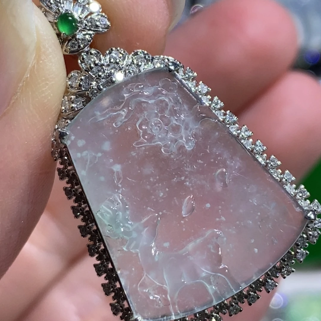 翡翠18K金镶嵌颈饰鹿牌