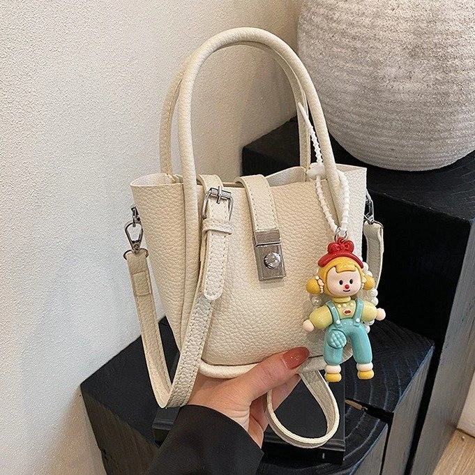 【长21高19厚13】新款时尚百搭潮流包高级斜挎包6060白色