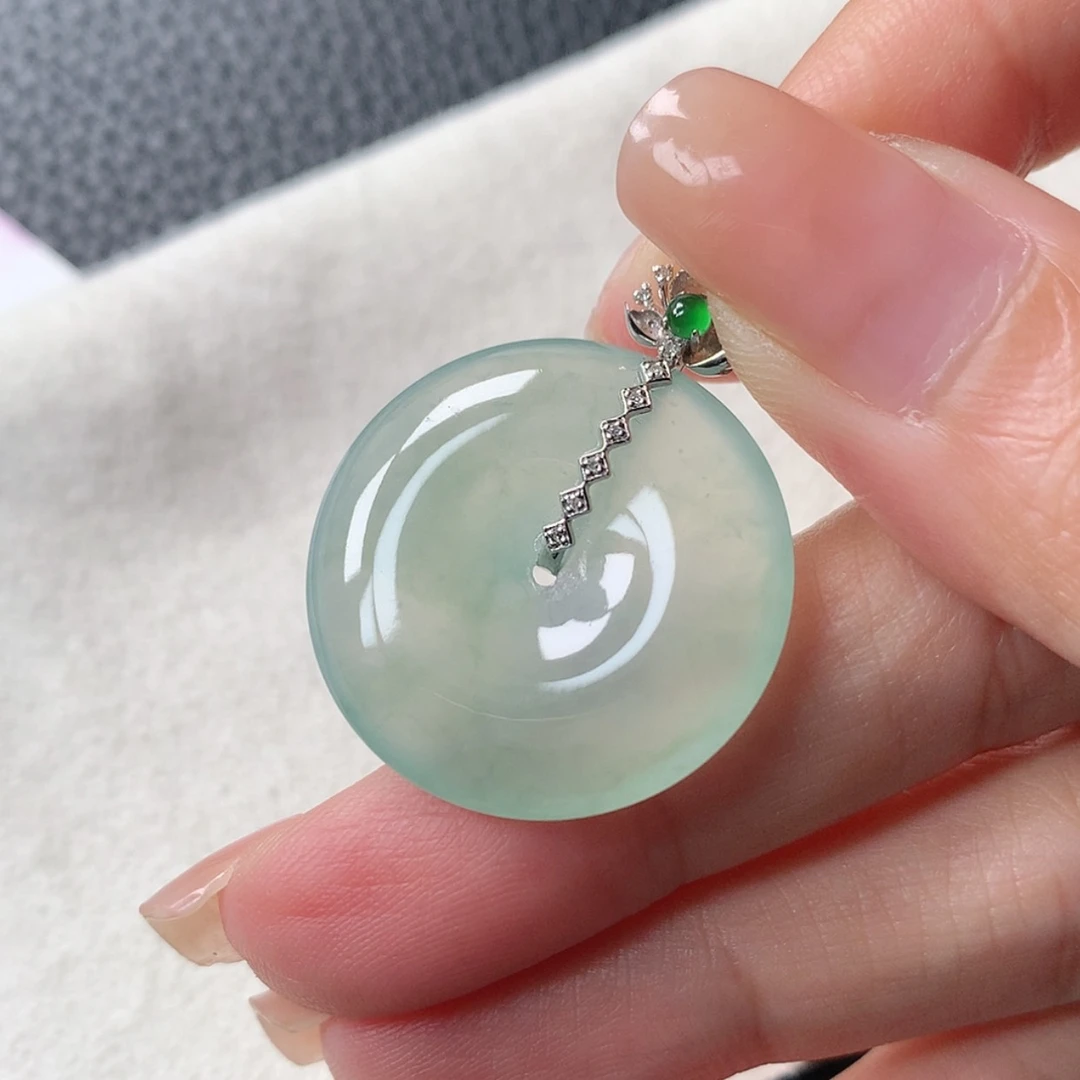 【闪购商品】翡翠18K金镶嵌吊坠(赠链)