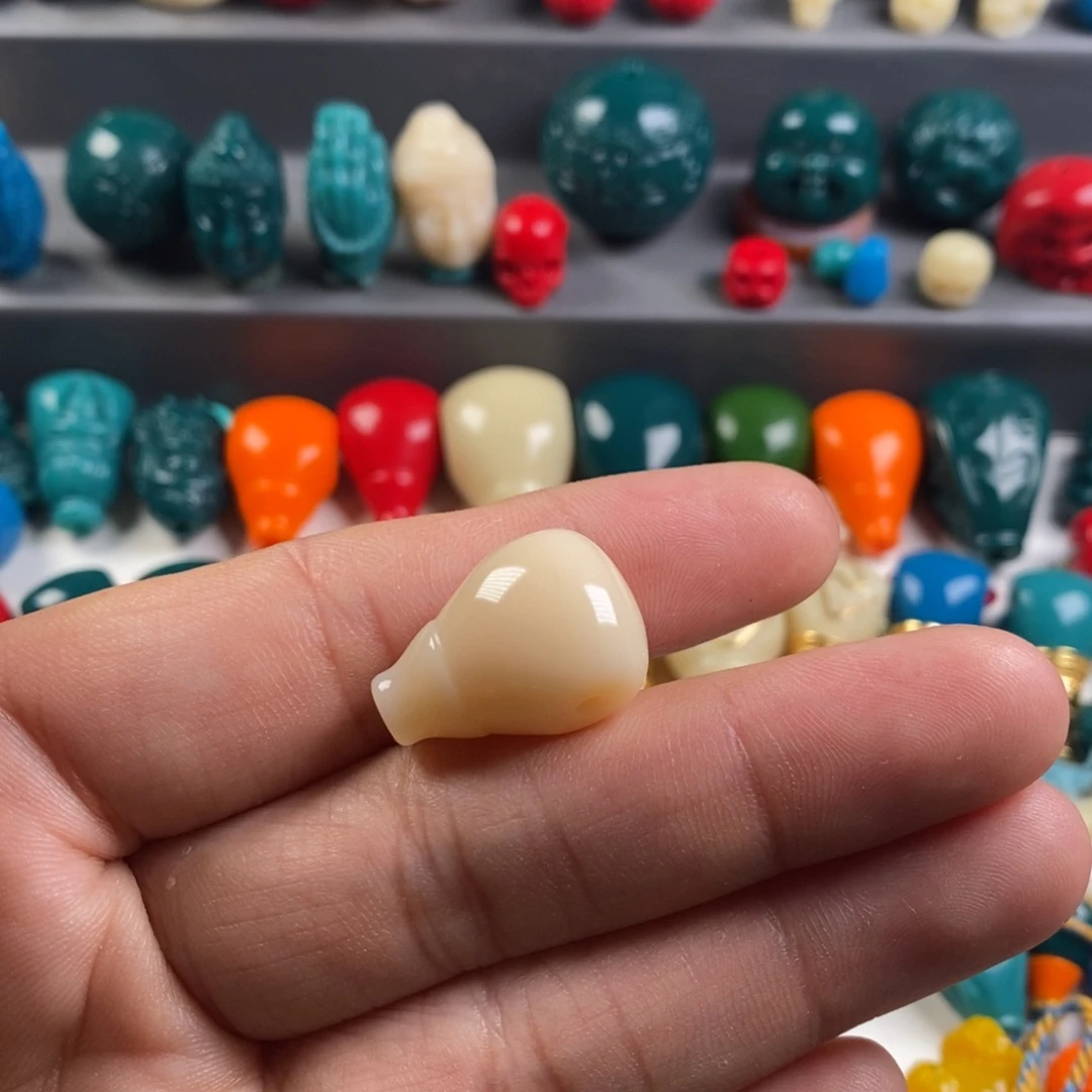 诚***通琉璃颈饰尺寸14左右有纹