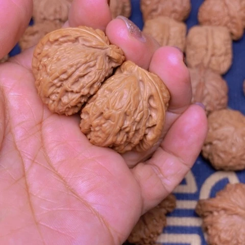 【闪购商品】文玩核桃吊坠不***黑白狮子半壁