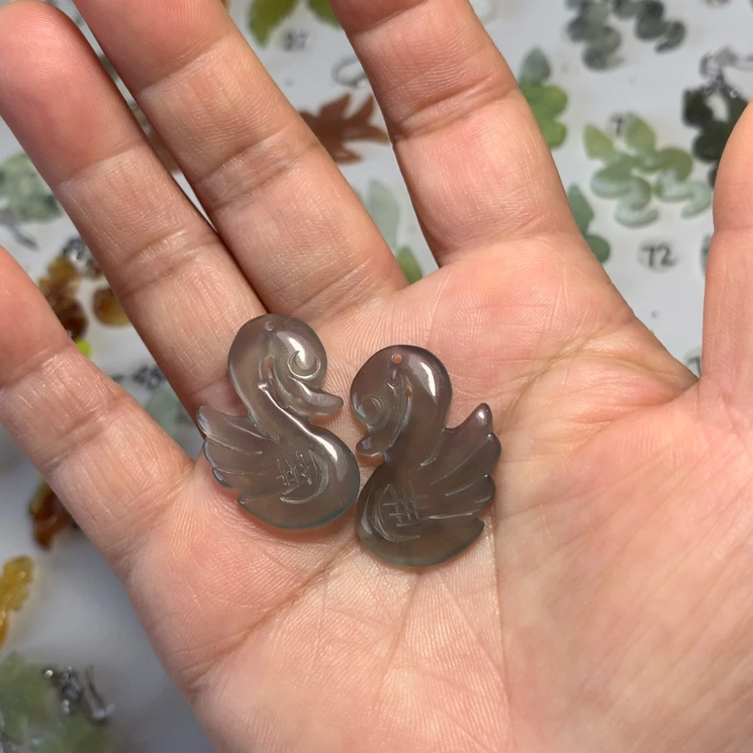 蛇纹石玉未镶嵌耳环