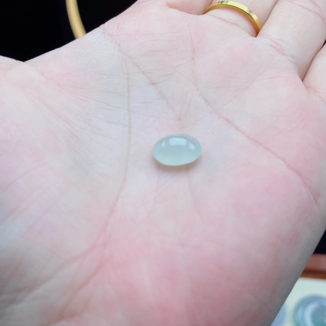 翡翠未镶嵌颈饰小***吖