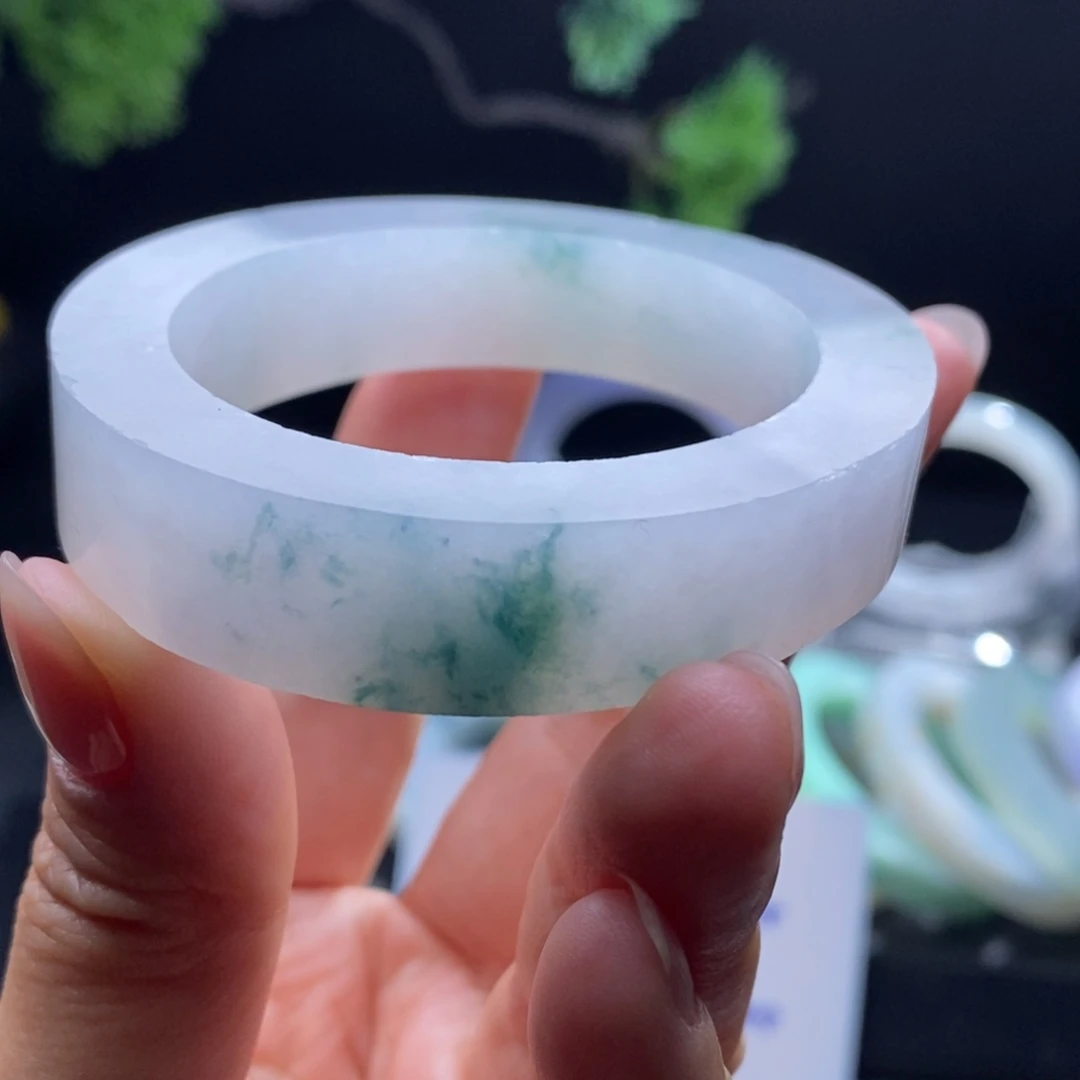 定制翡翠未镶嵌翡翠手镯