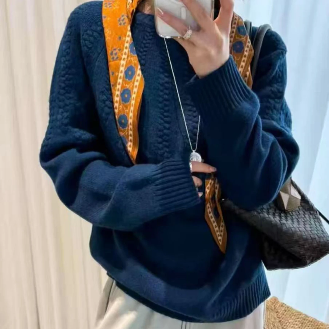 奢享好色调好品味 重磅醇厚玄月领插肩袖绞花羊绒毛衣7569