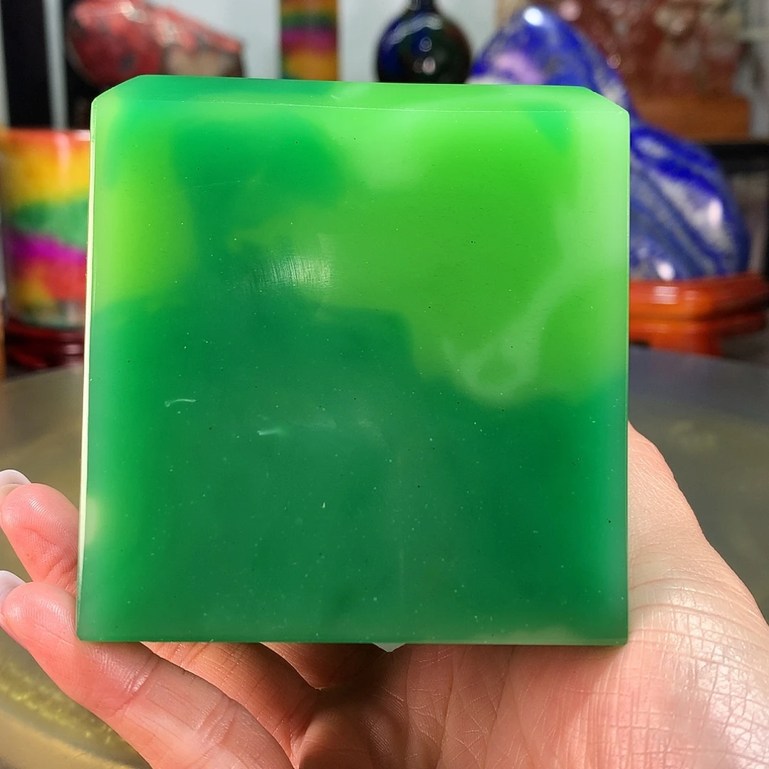 落***维石材巴西绿色摆件