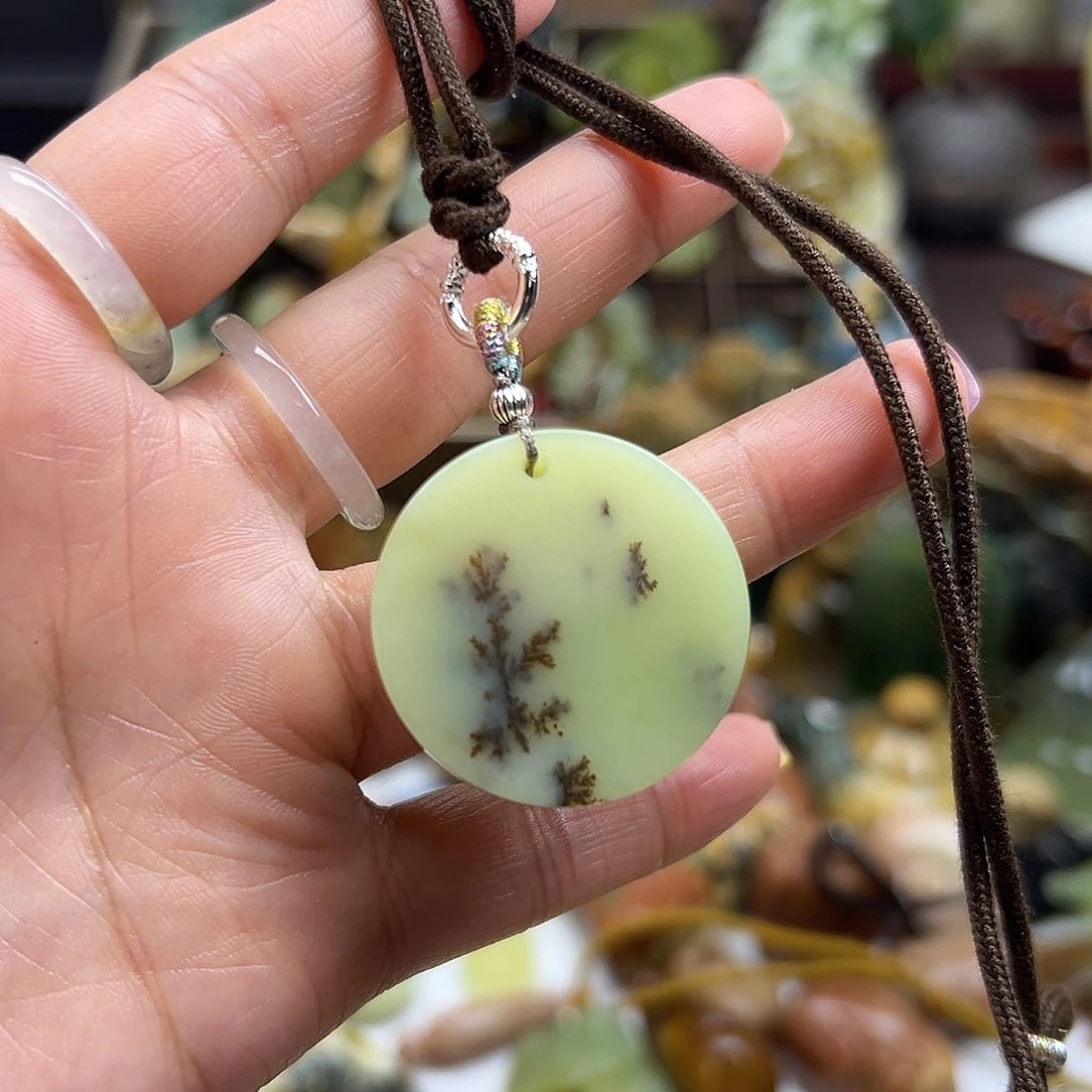 岫玉未镶嵌颈饰花玉锁骨牌子