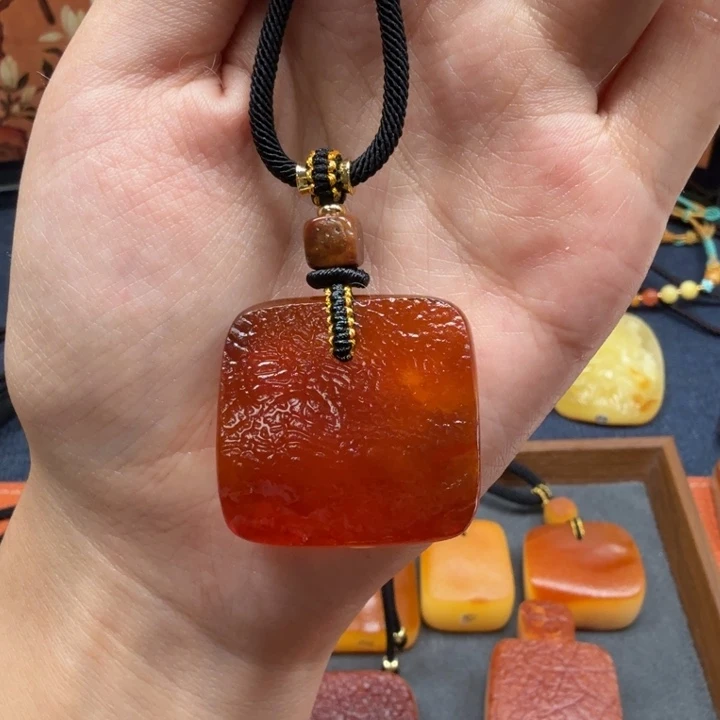 蜜蜡未镶嵌吊坠(赠链)