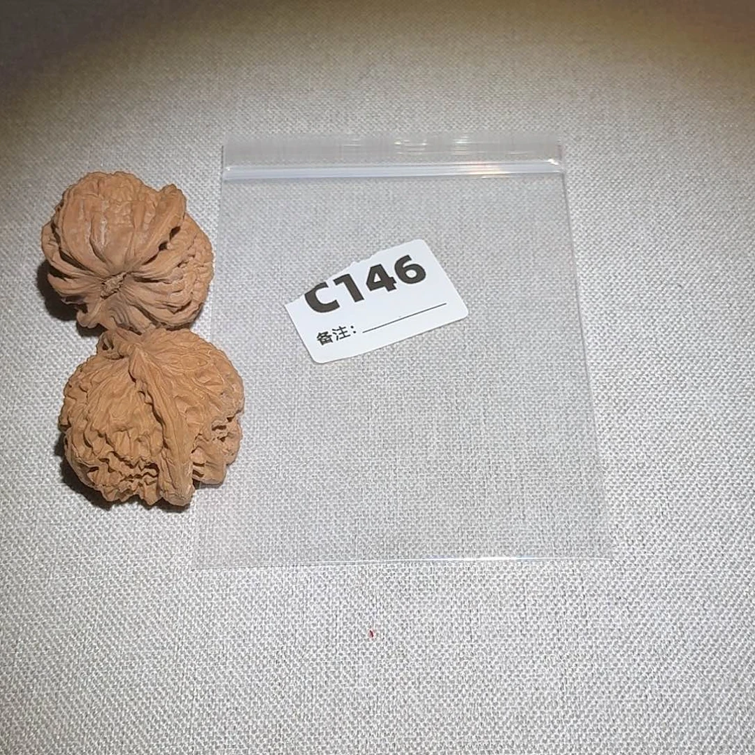 文玩核桃吊坠白狮子146