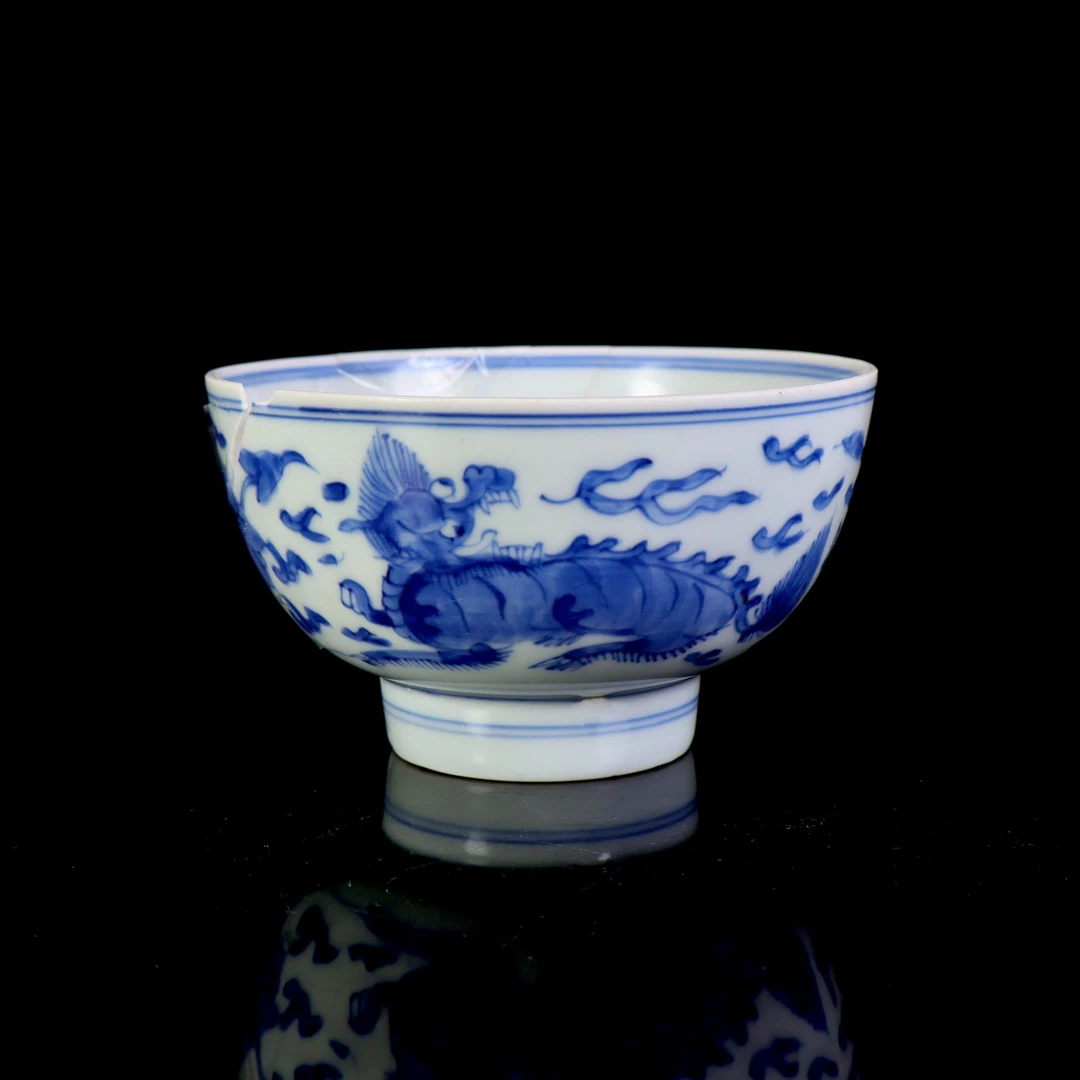 18. 清康熙青花麒麟纹茶碗