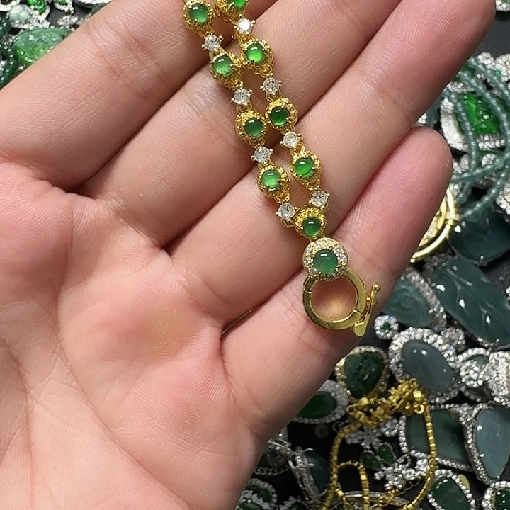 翡翠未镶嵌颈饰天然A货翡翠放漏