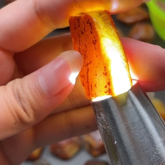 定制琥珀蜜蜡小牌子