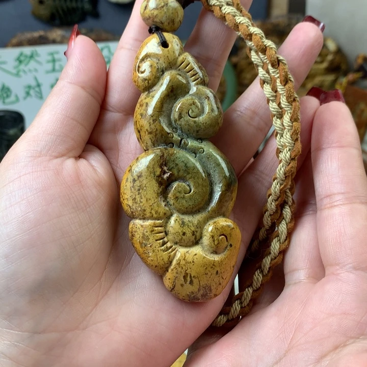 岫岩河磨玉（透闪石质玉）手把未镶嵌半***人