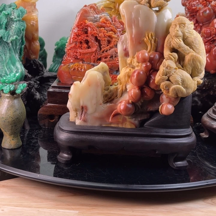 寿山石灵猴献桃摆件