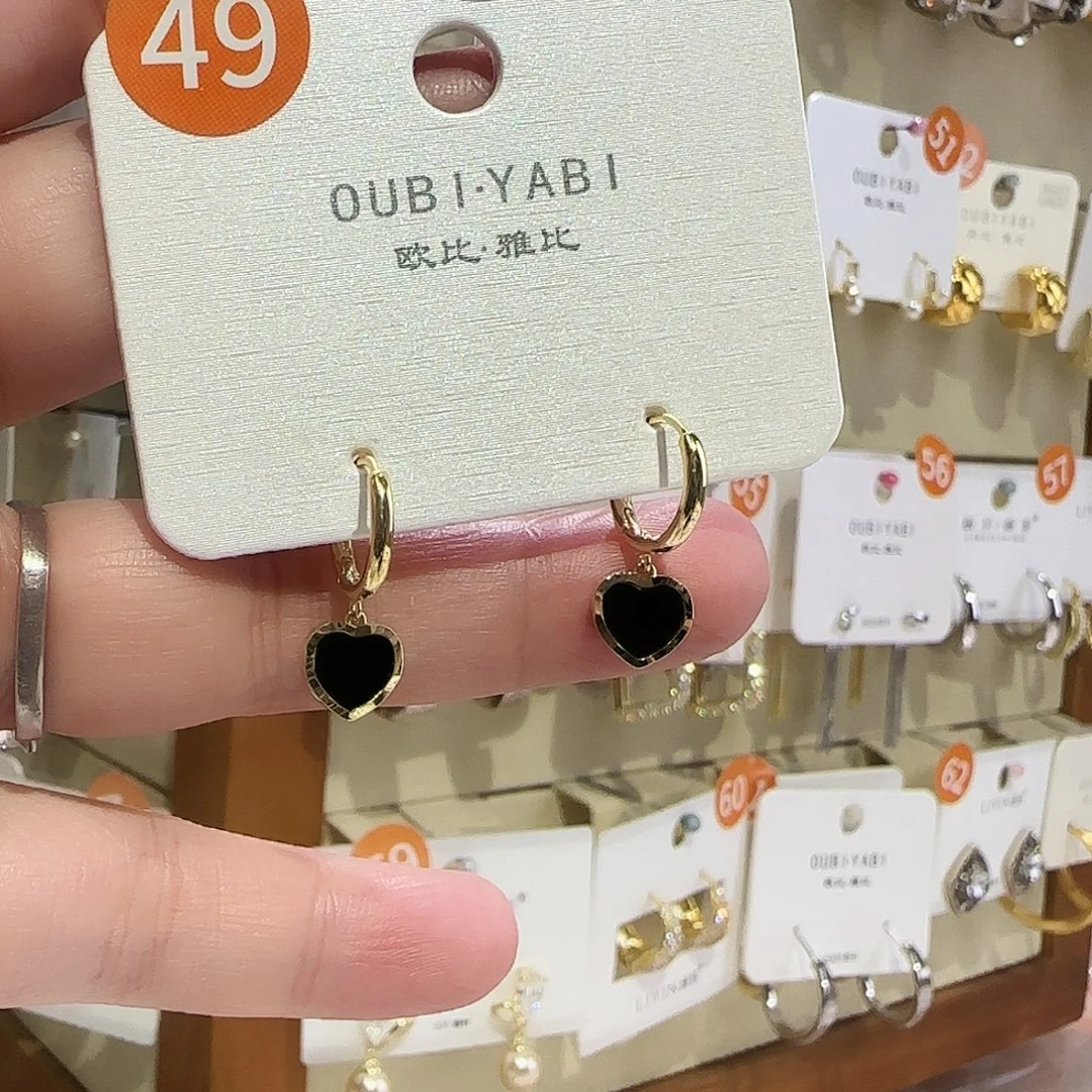 锆石纯铜合金黑色爱心耳扣