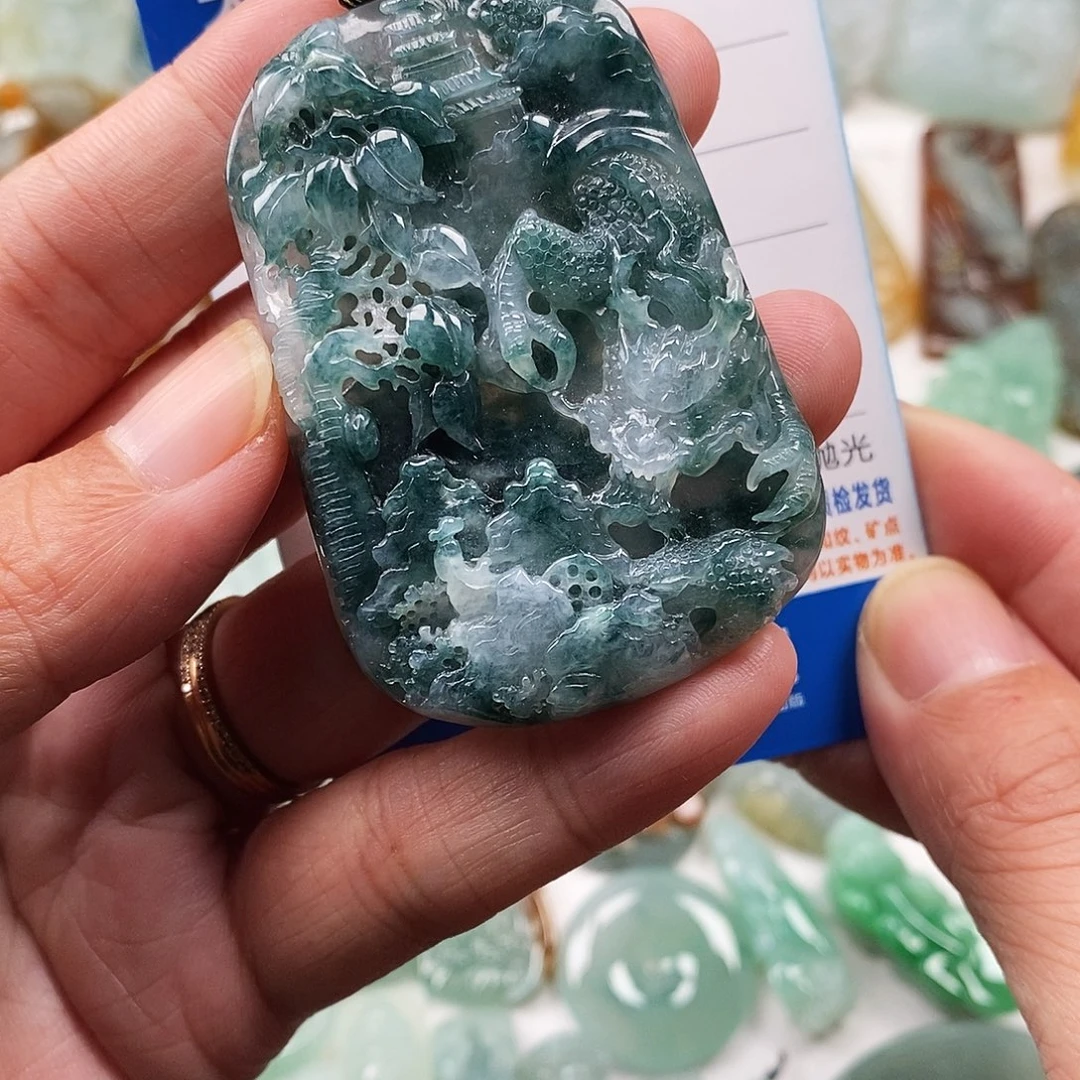 翡翠未镶嵌颈饰山水龙牌