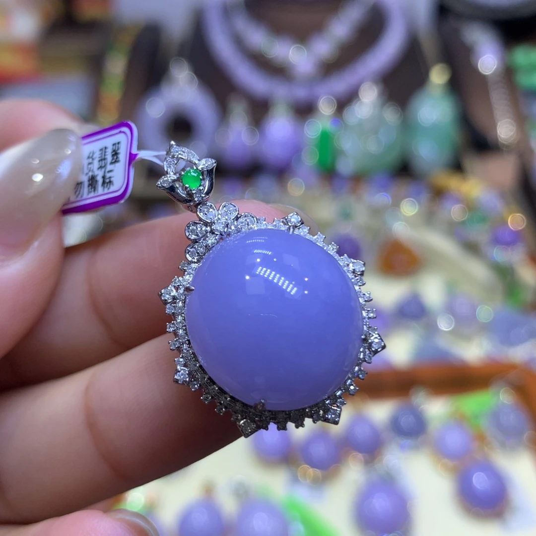 罗***.翡翠18K金镶嵌颈饰